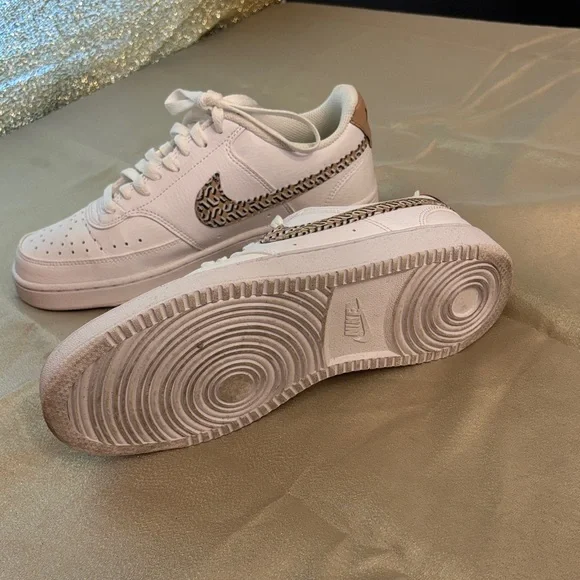 Nike White Sneakers with Patterned Swoosh - Picture 4 of 5